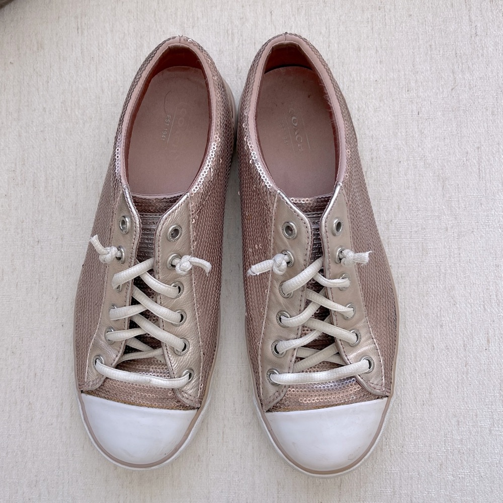 Coach sneakers. Tan / gold sequence. Golden Goose look